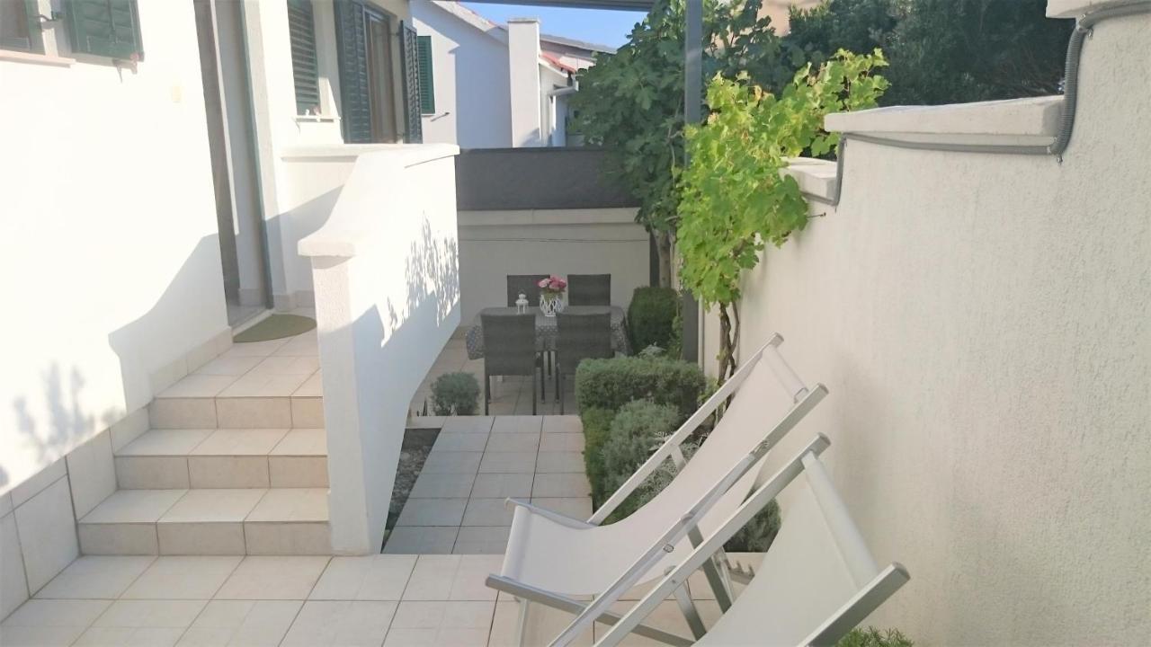 Apartments Riba Vis Oda fotoğraf